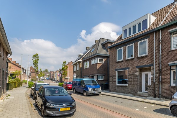 Foto - Te koop: Verrassend ruime geheel gemoderniseerde (2025-2026) halfvrijstaande woning uit 1936 nabij centrum Hoensbroek